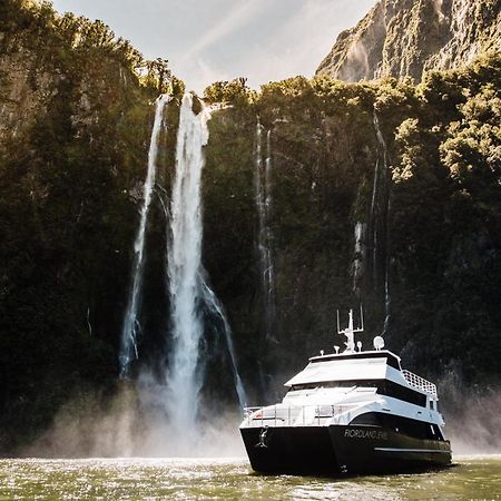 Milford Sound Overnight Cruise - Fiordland Discovery Buitenkant foto