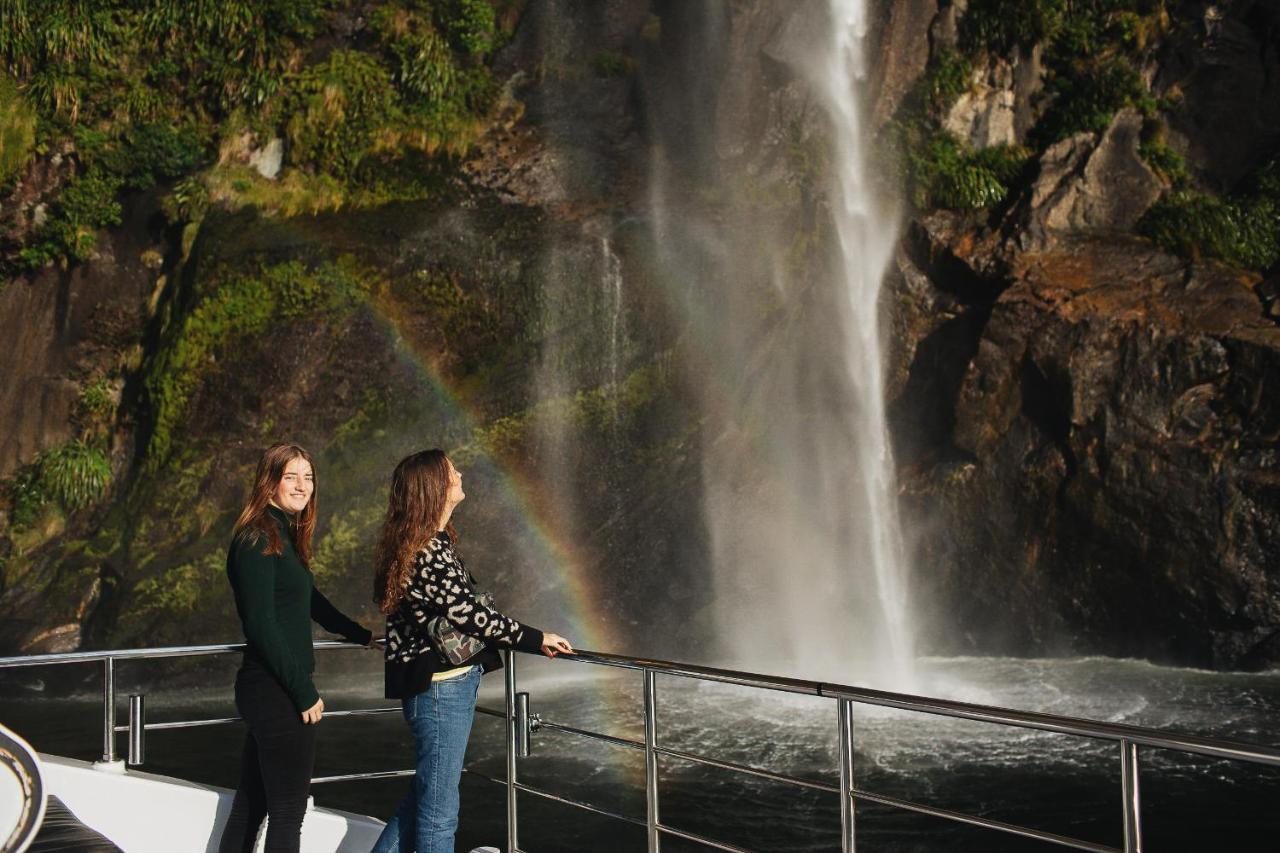 Milford Sound Overnight Cruise - Fiordland Discovery Buitenkant foto